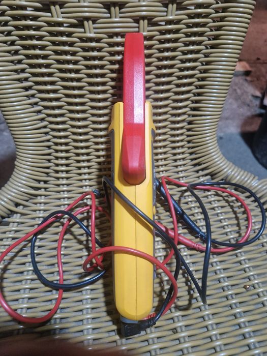 Multimetru Fluke 375