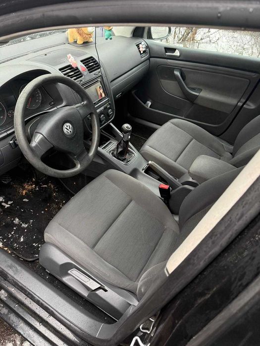 Vând Volkswagen Golf V, an fabricație 2008, motor 1.9 TDI.