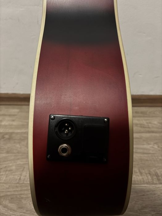 Гитара в хорошем состаянии электроакустически