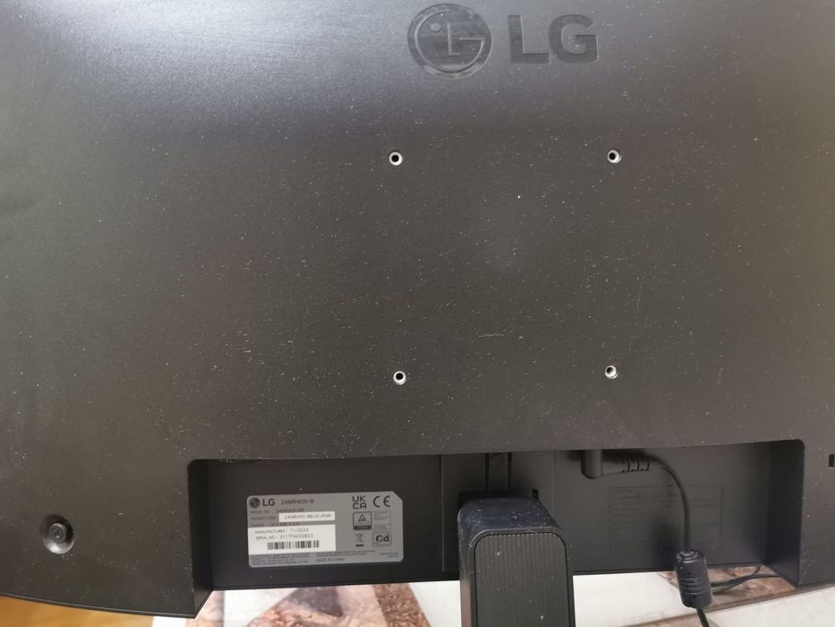 Vând monitor led Lg cu ecranul spart, model 24MR400-B, în stare perfecta de funcționare.