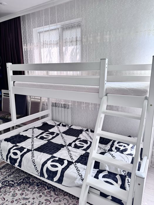Продам б/у двухъярусную кровать