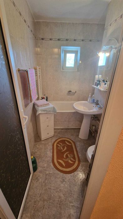 Inchiriez apartament 3 camere decomandat | Zona Liceul Auto