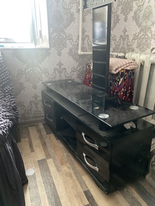 Televizor uchun (TV tumba) yaxshi xolatda