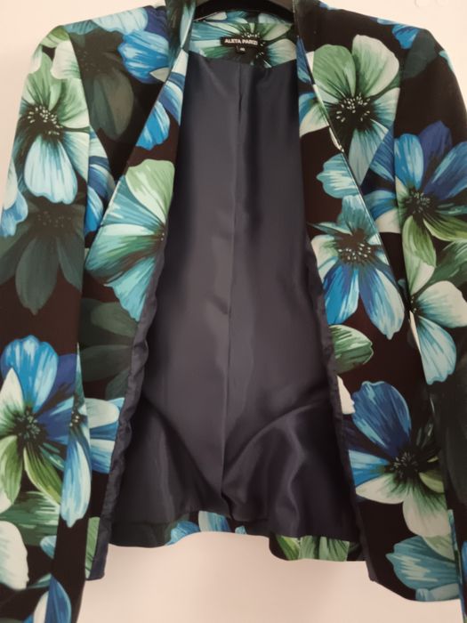 Рокля със сако.Може и поотделно.