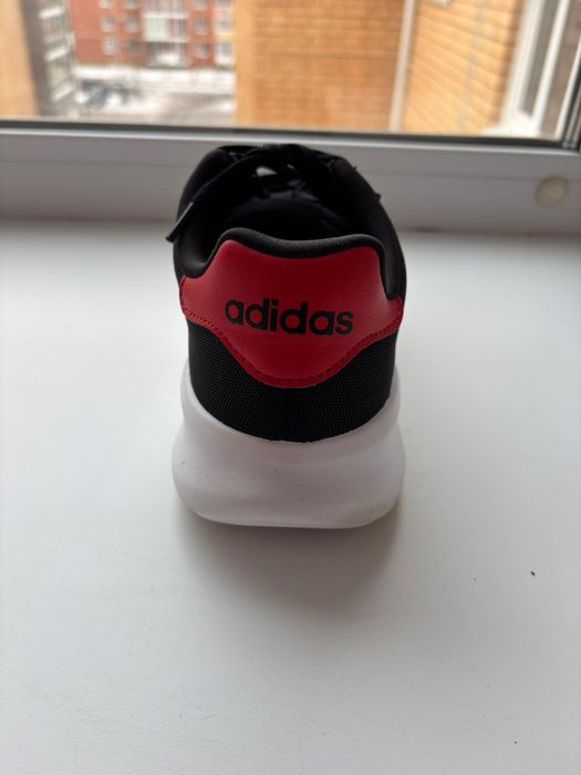 Кроссовки Адидас. 40.5. Красно-чёрные