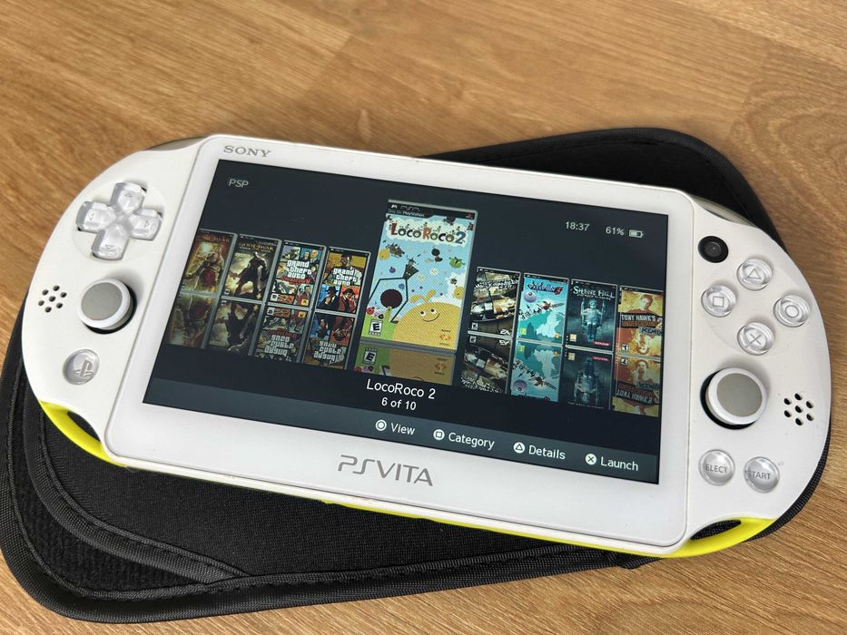 PS Vita Slim modată — cadou perfect, jocuri incluse | Japonia