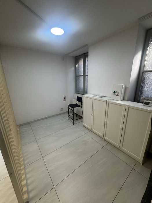 Inchiriez post manichiura/ frizerie/ cosmetica /masaj