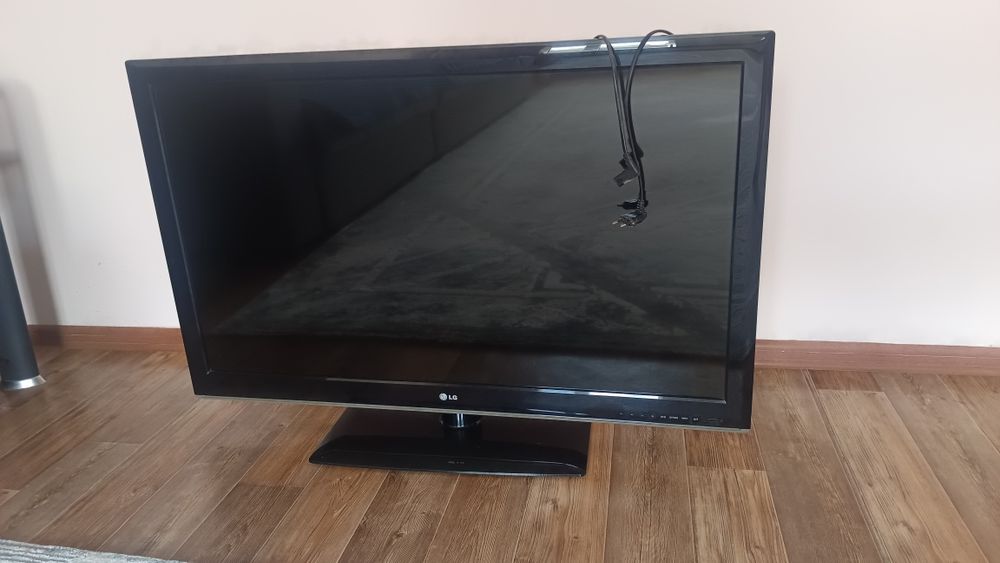 Телевизор LG продам 109 дьюим