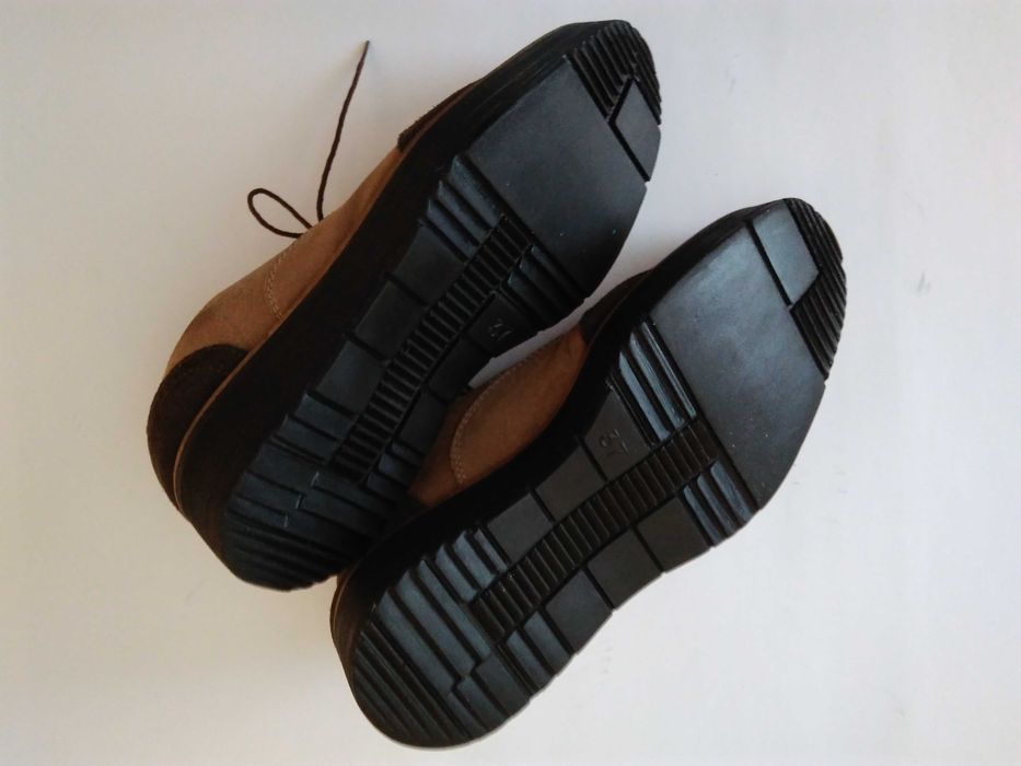 Дамски затворени обувки на платформа 37 (38) номер