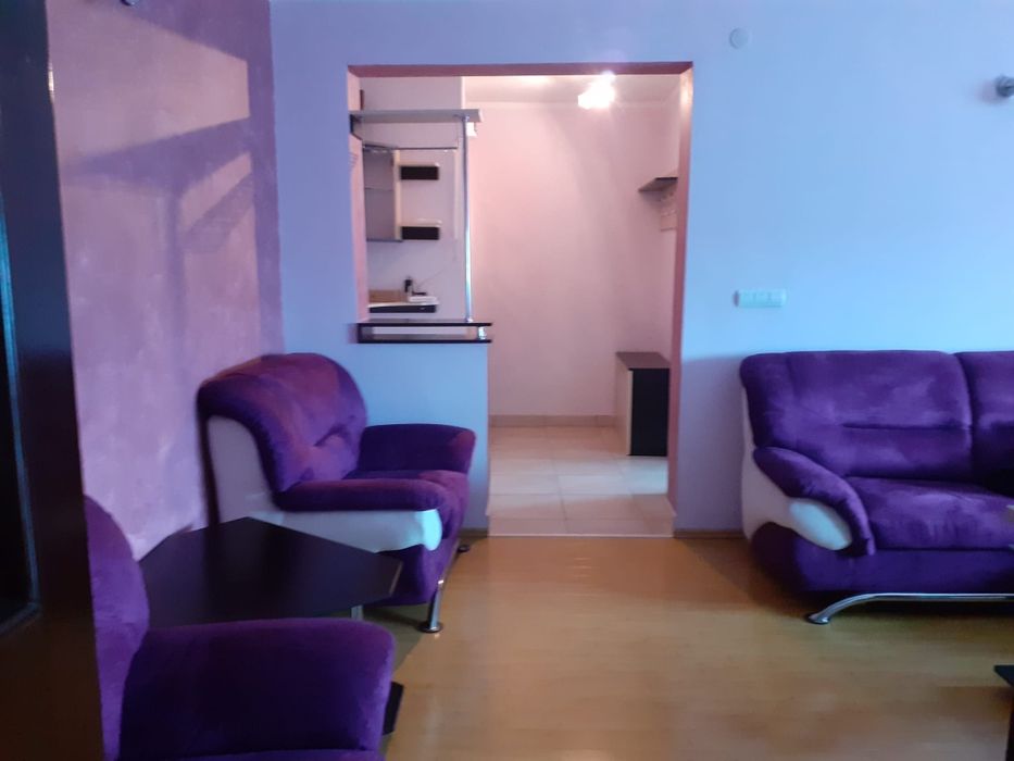 Închiriez apartament!