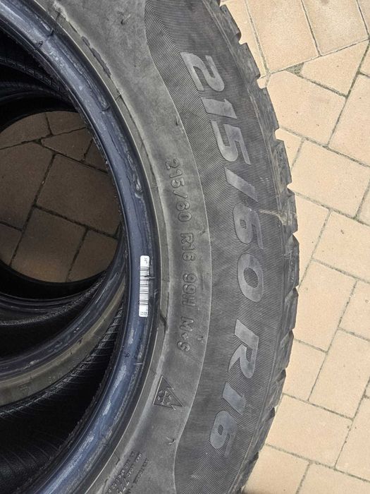 Vand 4 anvelope iarna Pirelli Sottozero 3 ranforsate 215/60/16