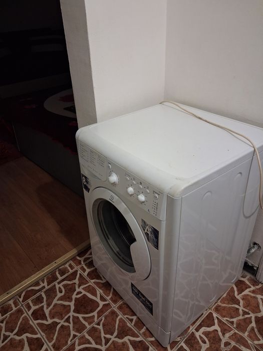 Ofer spre închiriat garsoniera în zona Burdujeni strada Privighetorii