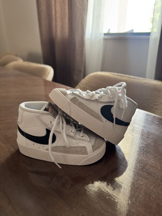 Детски обувки Nike 22 и New balance 21 calvin klein