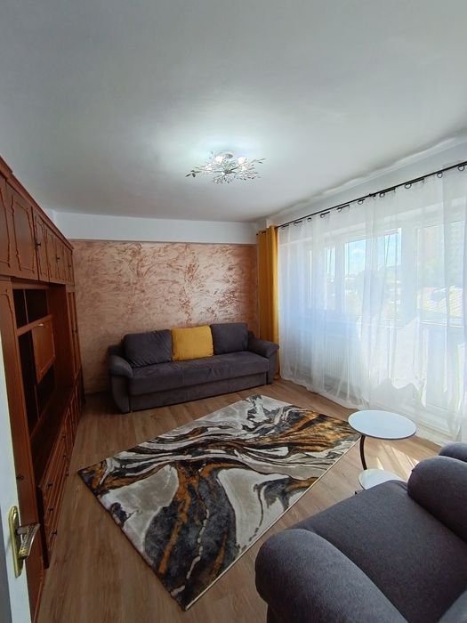 Închiriez apartament