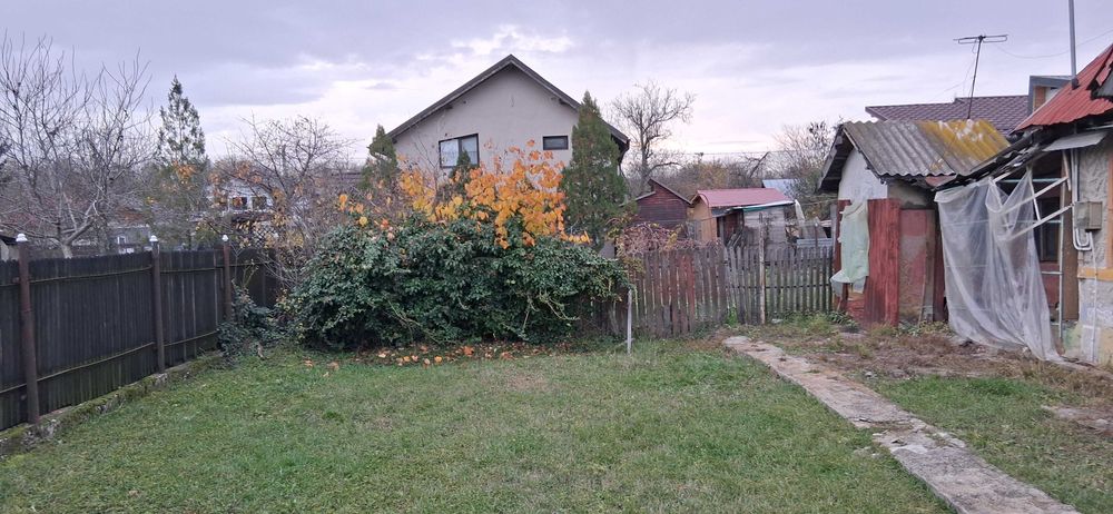 Teren intravilan + casa batraneasca , de vanzare in zona Tintea
