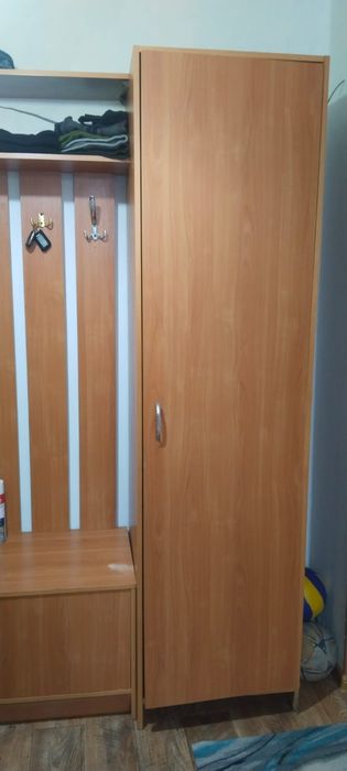 Прихожеее ДСП, зеркало целое