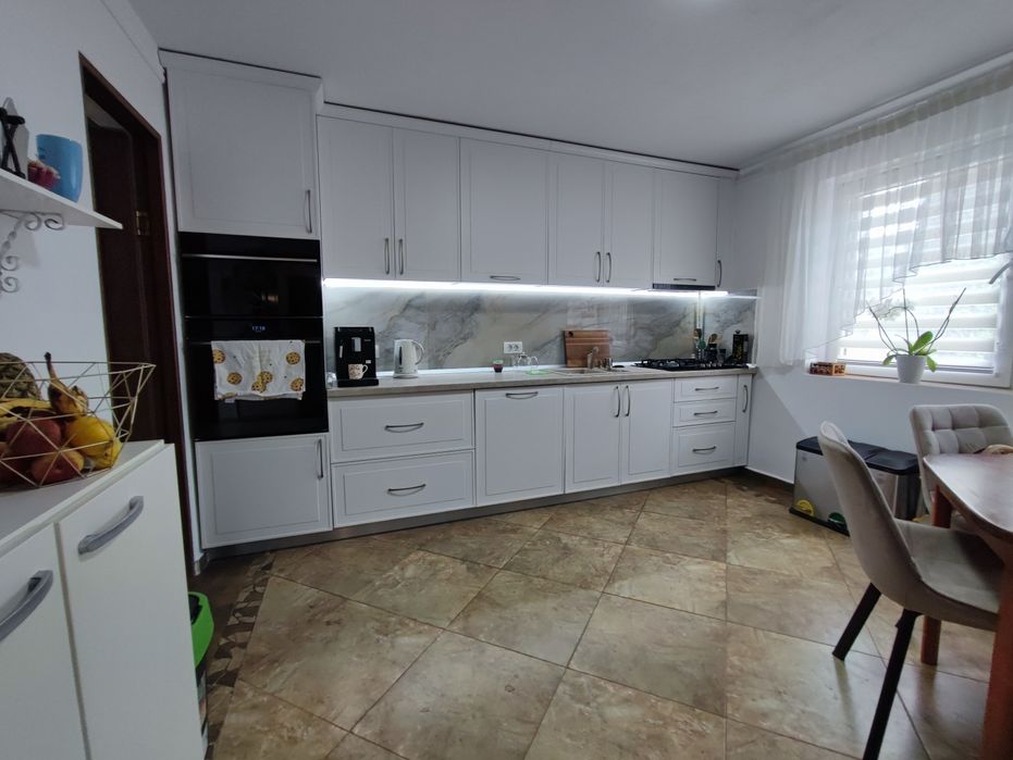 Închiriez casa în Hateg