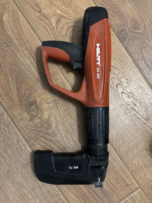 Vand Pistol puscat cuie in beton Hilti DX 460