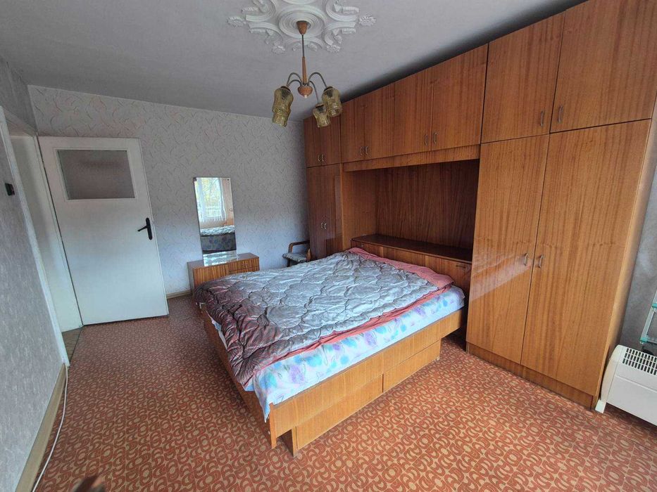 Дава се под наем Четиристаен апартамент в Варна, Цветен квартал - 80 кв.м за 160000 € - Снимка #7