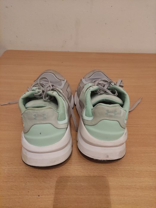 Adidași under armour