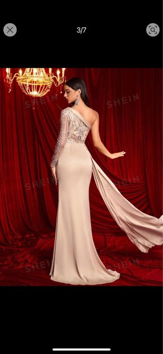 Чисто нова официална рокля