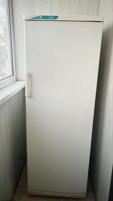 Продам вертикальную морозильную камеру