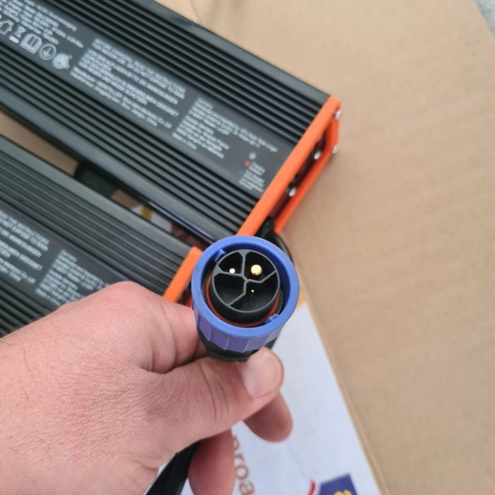 Incarcator li ion 60 v 4.5ah defect