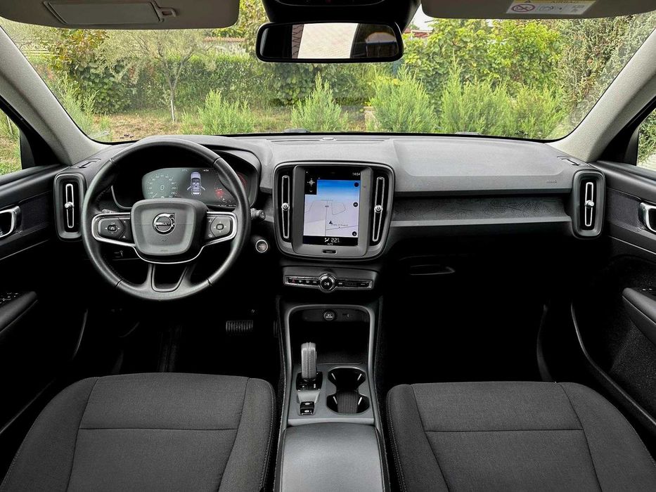 VOLVO XC40 2.0D3 150cp E6 *05/2019* KINETIC Model/Automat/KM Reali