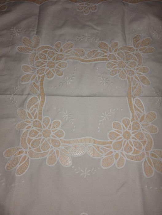 Vând față de masă