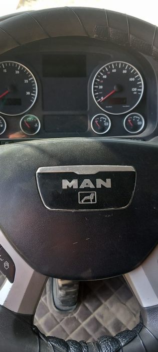 Man plus remorca