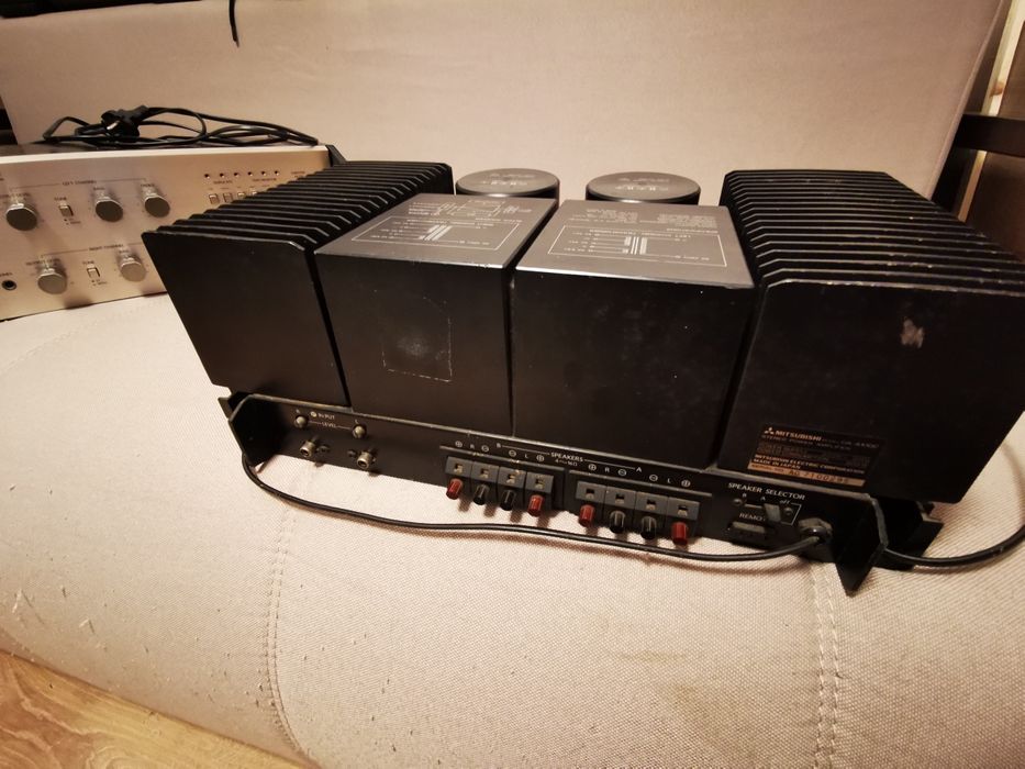 Amplificator și preamplificator Mitsubishi