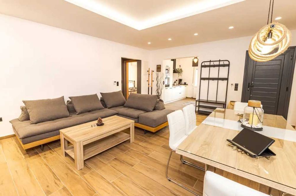 Дава се под наем Едностаен апартамент в Пловдив, Център - 38 кв.м за 198.9 € - Снимка #1