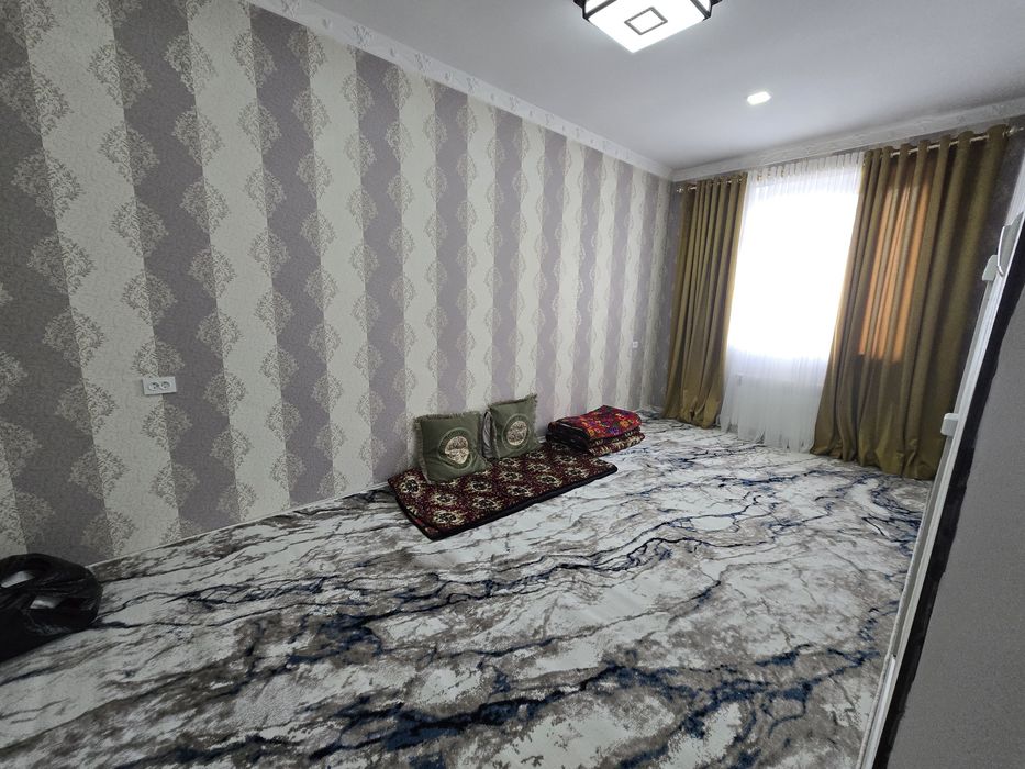 Fargona shaxar istiklol stadioni oldida us sotiladi