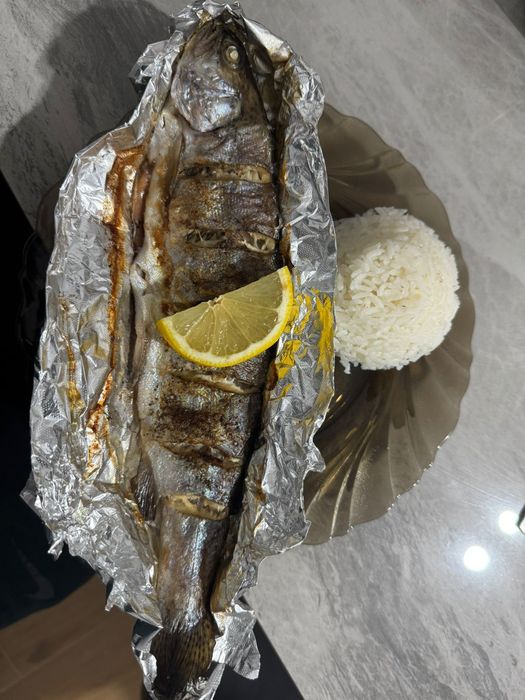 Живая рыба форель, мальки