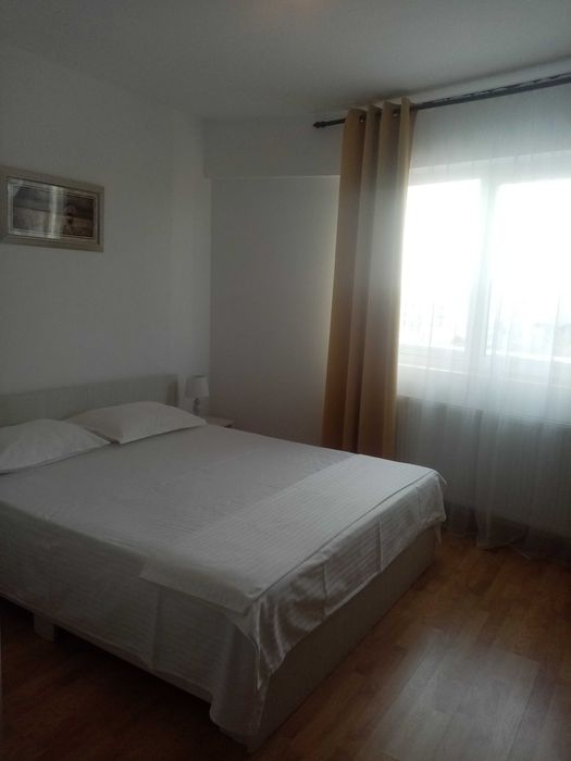 Închiriez apartament spațios, cu doua camere,  în Mamaia Nord,