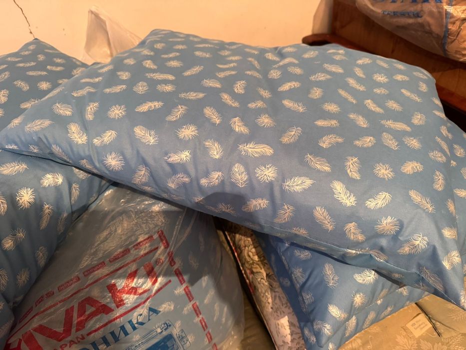 Подушки новые продам