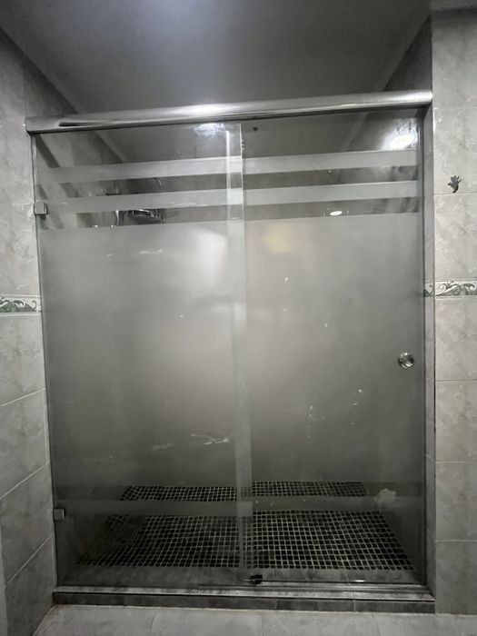 Душевые кабины, перегородки из стекла