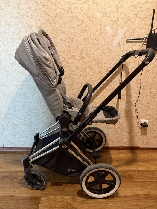 Коляска Cybex Priam IV  с дизайном Koi