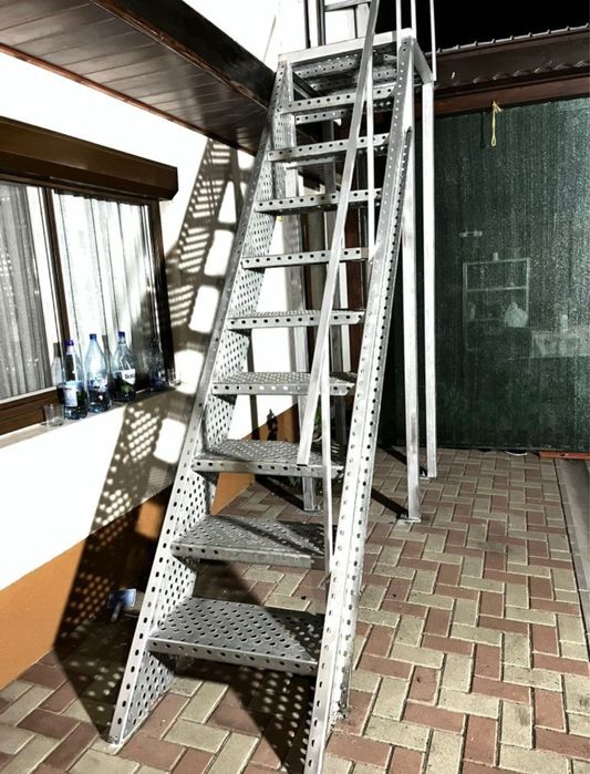 Scari metalice zincate de exterior pentru incediu,beci,etc