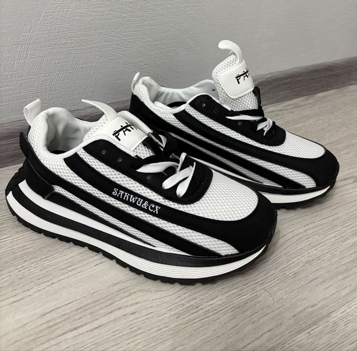 Кроссовки новые 39