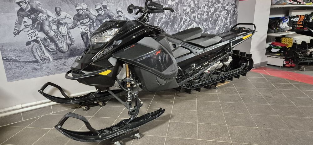 Ski Doo Summit Turbo în stare excelentã