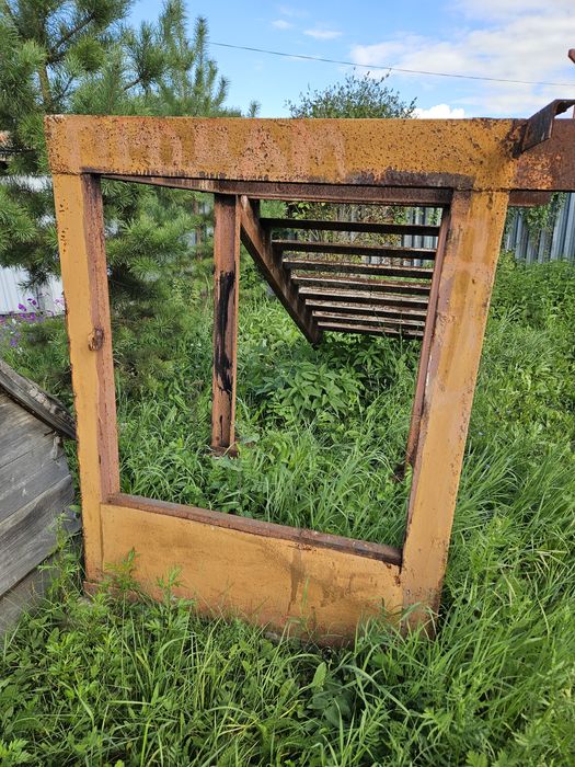 Крыльцо-лестница металлическая