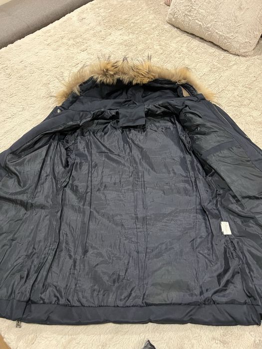 Мъжко яке с качулка и пух в син цвят.