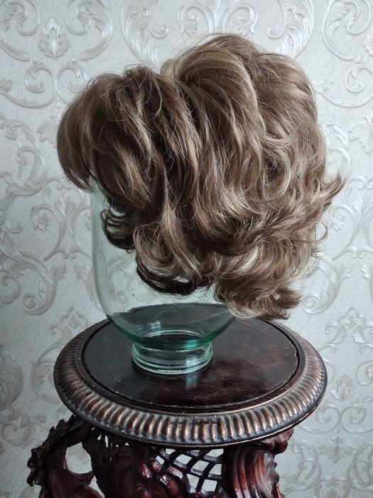 Парики женские новые.