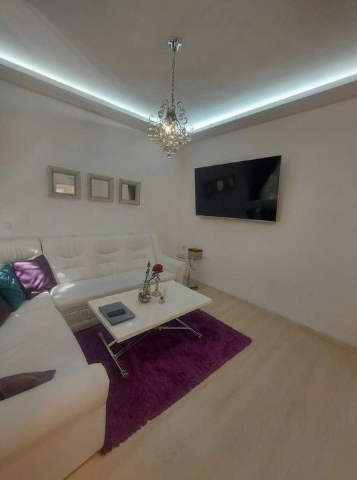 Дава се под наем Двустаен апартамент в София, Център - 68 кв.м за 847.62 € - Снимка #2