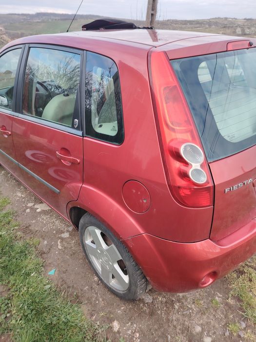 Vand Ford Fiesta 1.4 diesel 2007 preț 1400 euro