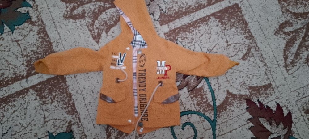 Продается детский куртки, комбинезон.