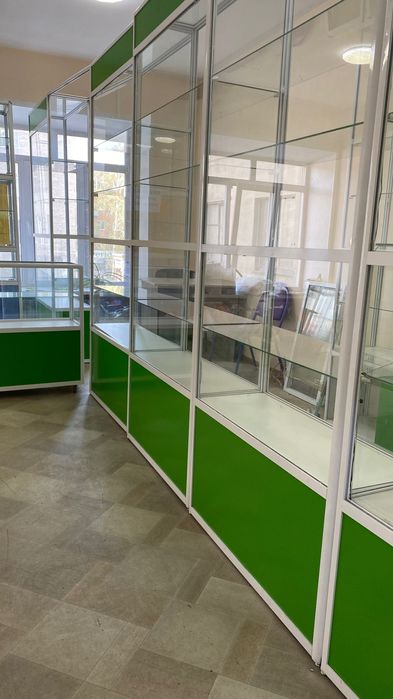 Продам витрины с подсветкой