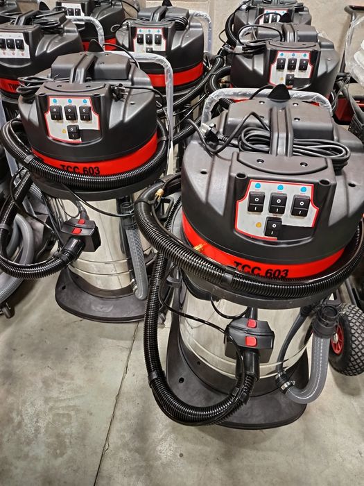 Професионална перяща прахосмукачка