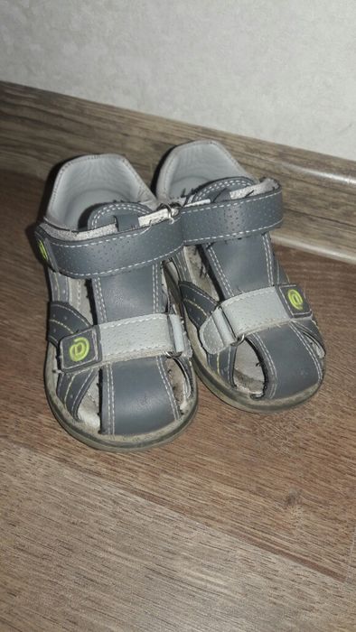 Продам детскую обувь